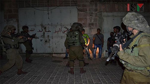 soldados israelíes durante redadas nocturnas Un soldado sionista cae herido por fuego palestino en Nablus